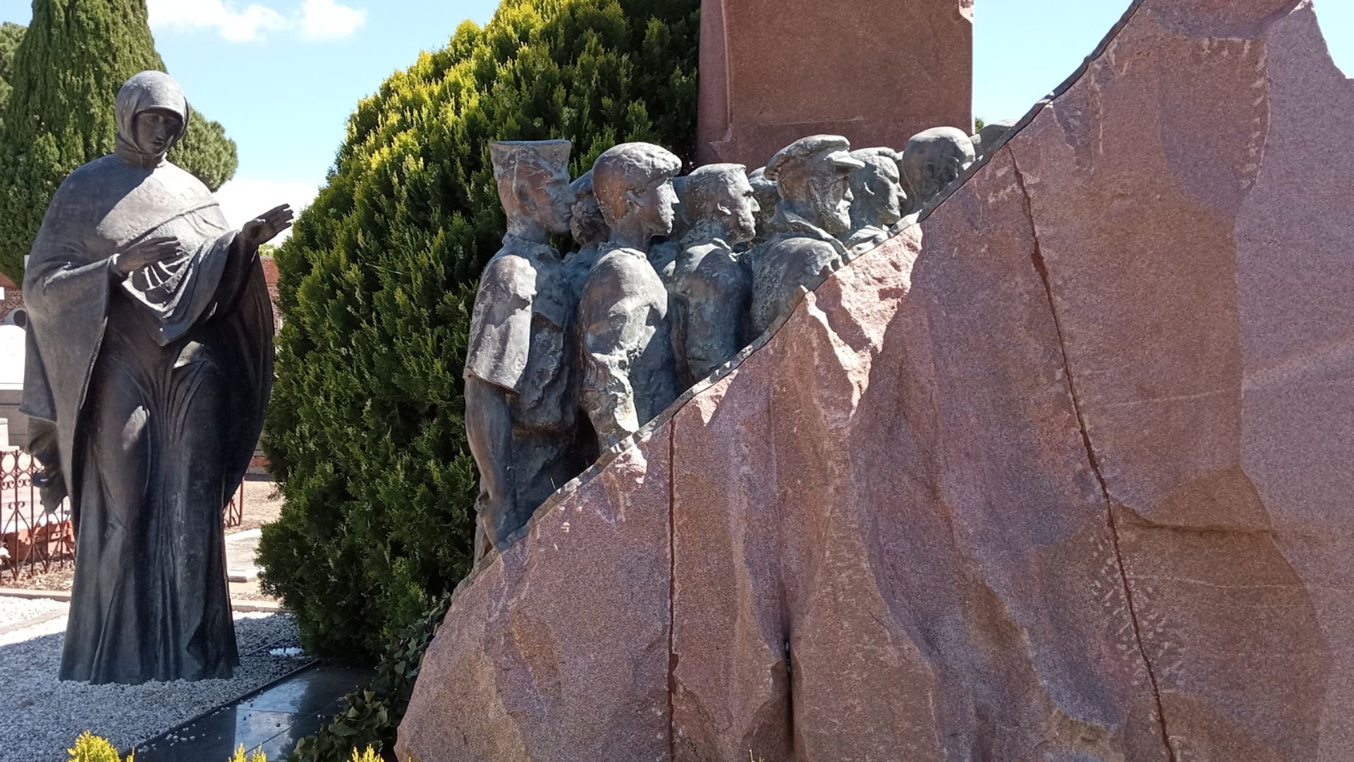 Monumento a los voluntarios rusos